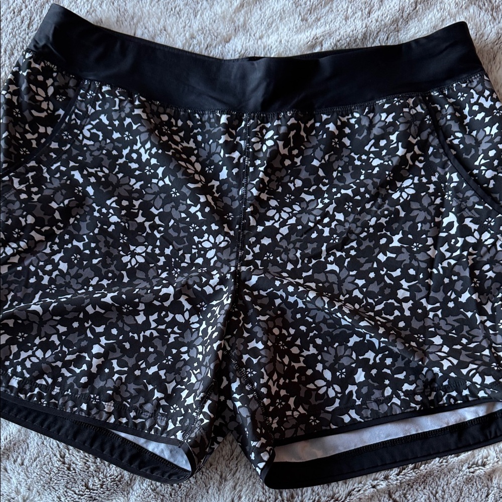 Lands' End sunshade shorts spf 50 Black and White Floral Women's Athletic/Swim